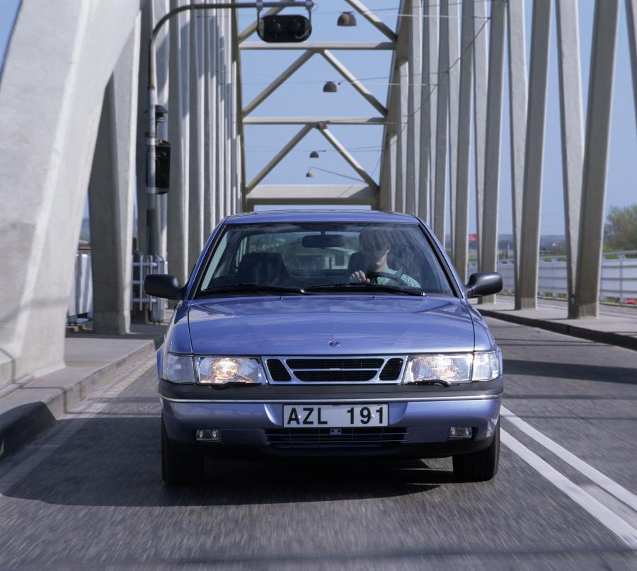  Saab 900 S 1993 года  (фото 14 из 19)